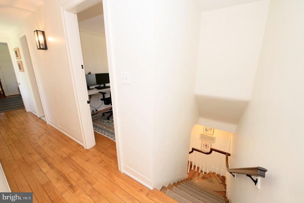 8830 TOWANDA STREET/ AKA 505 W.CHESTNUT HILL AVENUE