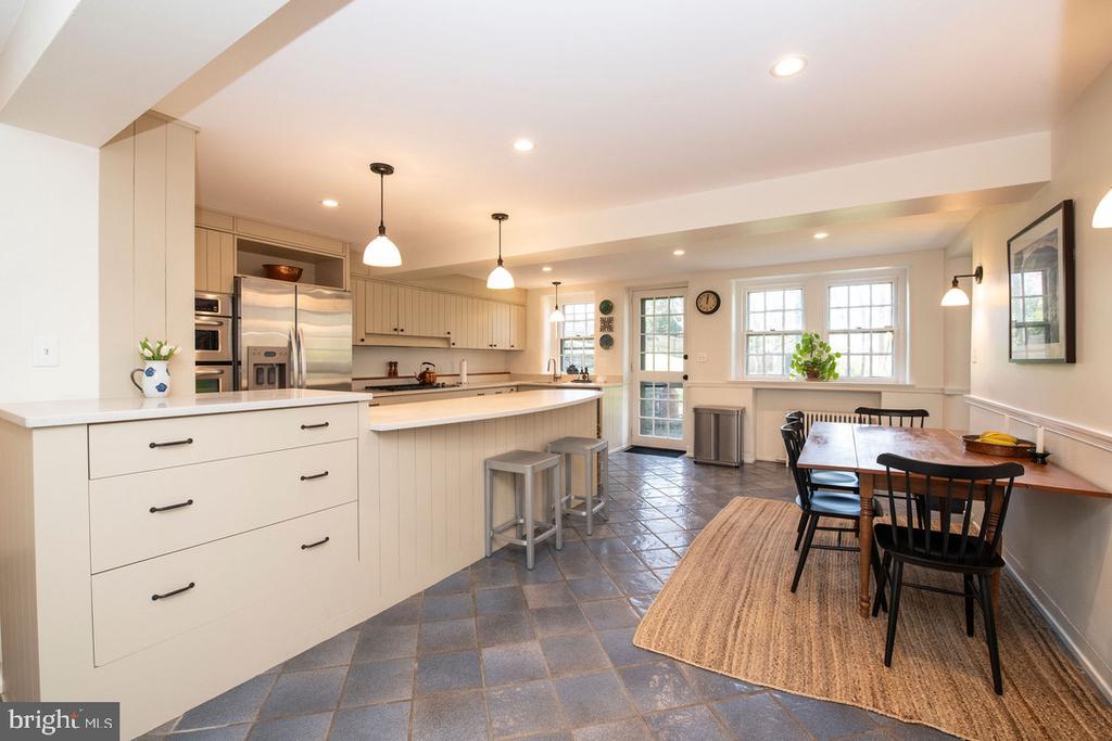 8830 TOWANDA STREET/ AKA 505 W.CHESTNUT HILL AVENUE