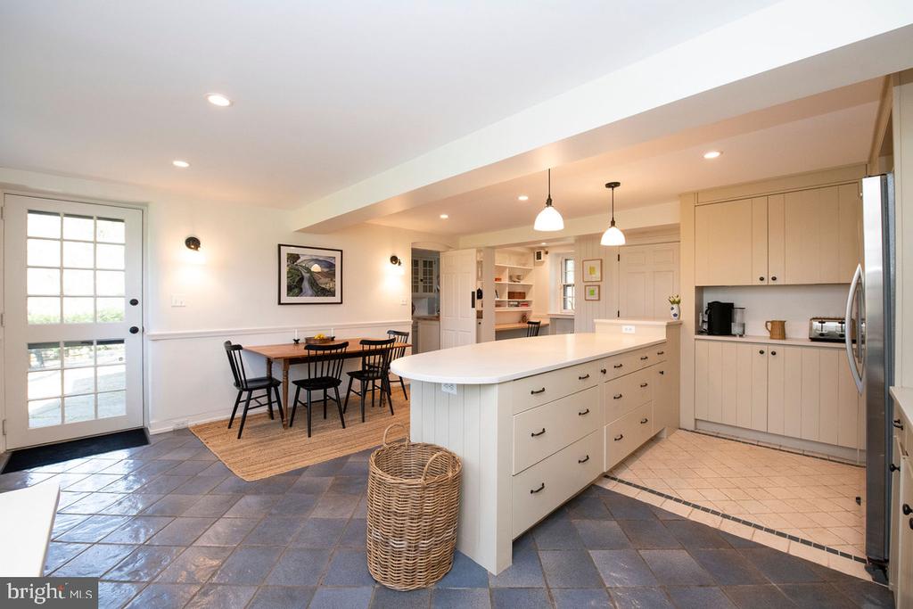 8830 TOWANDA STREET/ AKA 505 W.CHESTNUT HILL AVENUE
