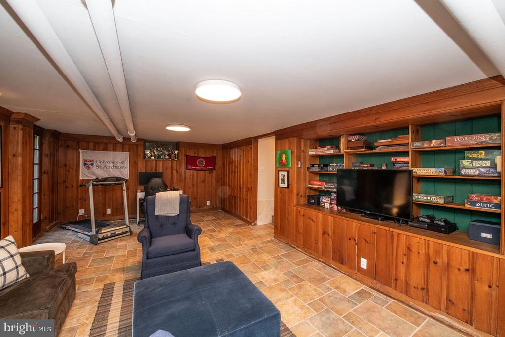 8830 TOWANDA STREET/ AKA 505 W.CHESTNUT HILL AVENUE