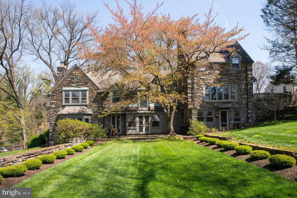8830 TOWANDA STREET/ AKA 505 W.CHESTNUT HILL AVENUE