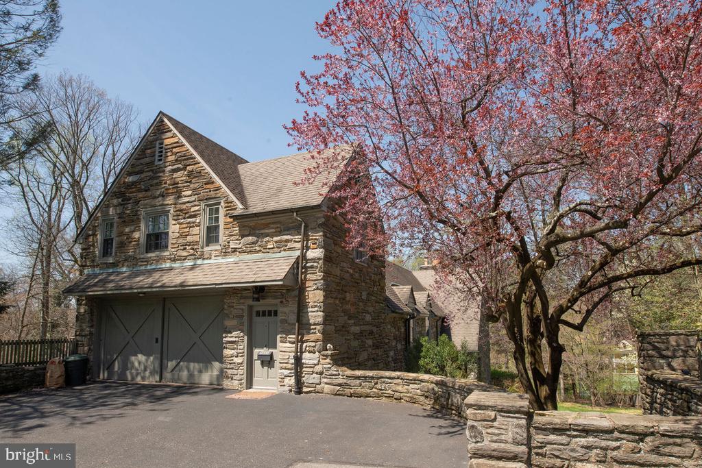 8830 TOWANDA STREET/ AKA 505 W.CHESTNUT HILL AVENUE