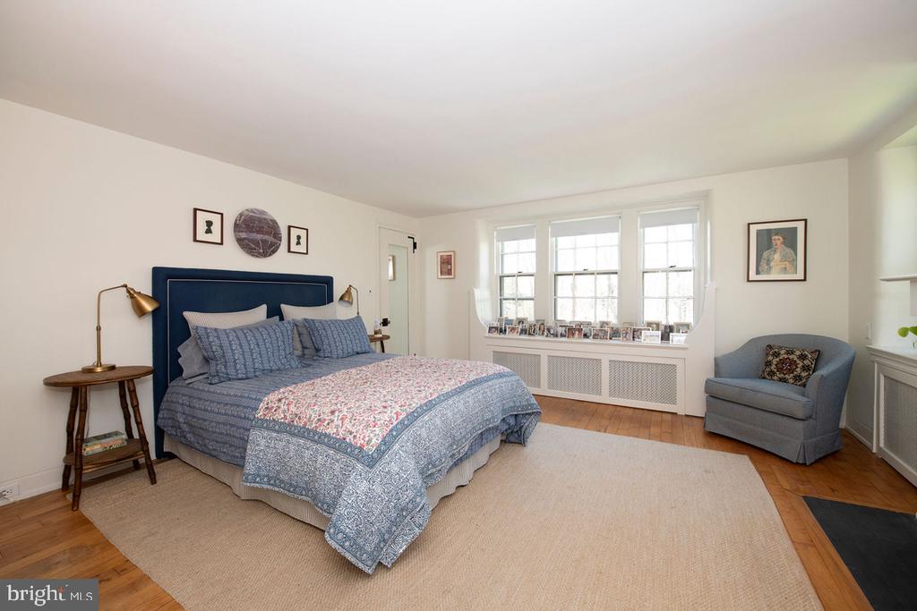 8830 TOWANDA STREET/ AKA 505 W.CHESTNUT HILL AVENUE