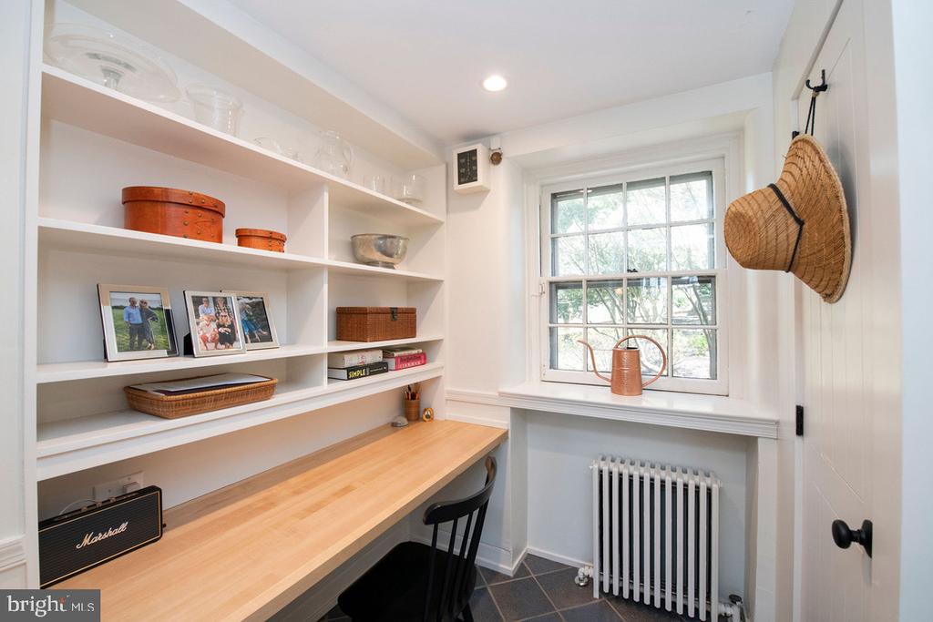 8830 TOWANDA STREET/ AKA 505 W.CHESTNUT HILL AVENUE