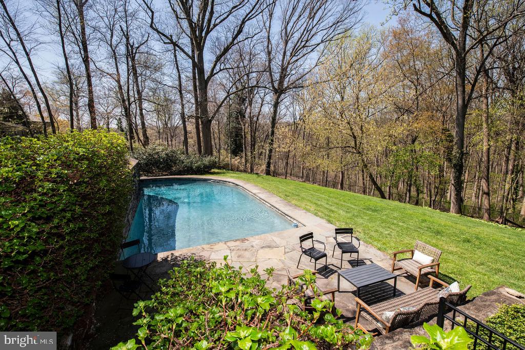 8830 TOWANDA STREET/ AKA 505 W.CHESTNUT HILL AVENUE