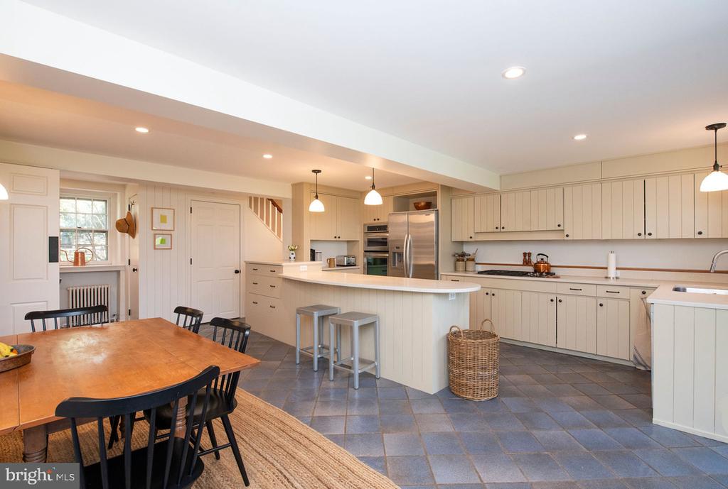 8830 TOWANDA STREET/ AKA 505 W.CHESTNUT HILL AVENUE