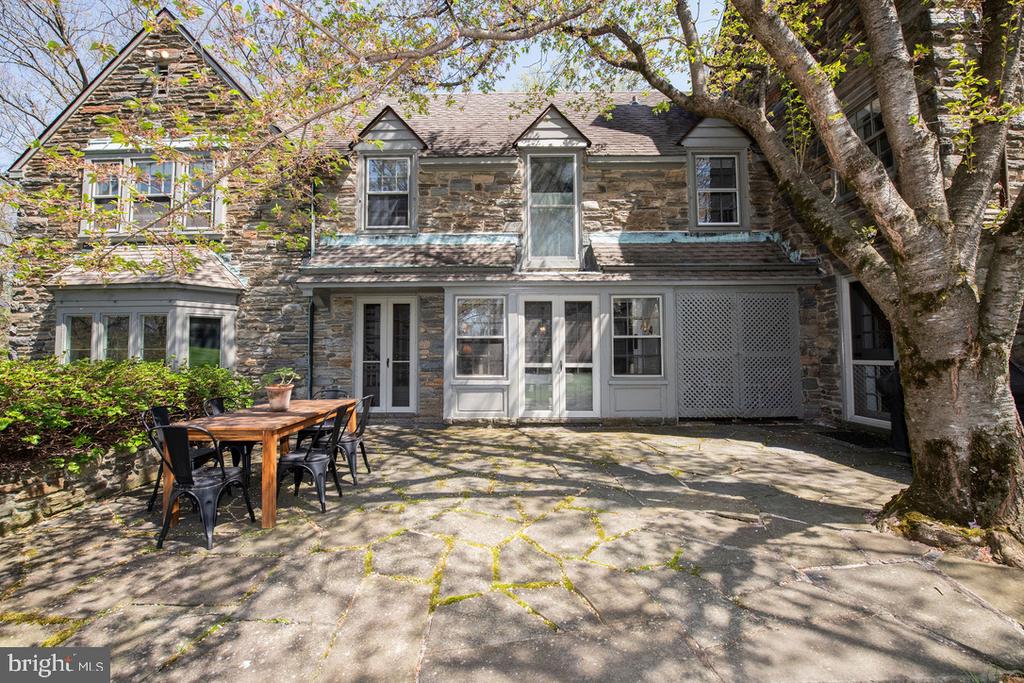 8830 TOWANDA STREET/ AKA 505 W.CHESTNUT HILL AVENUE