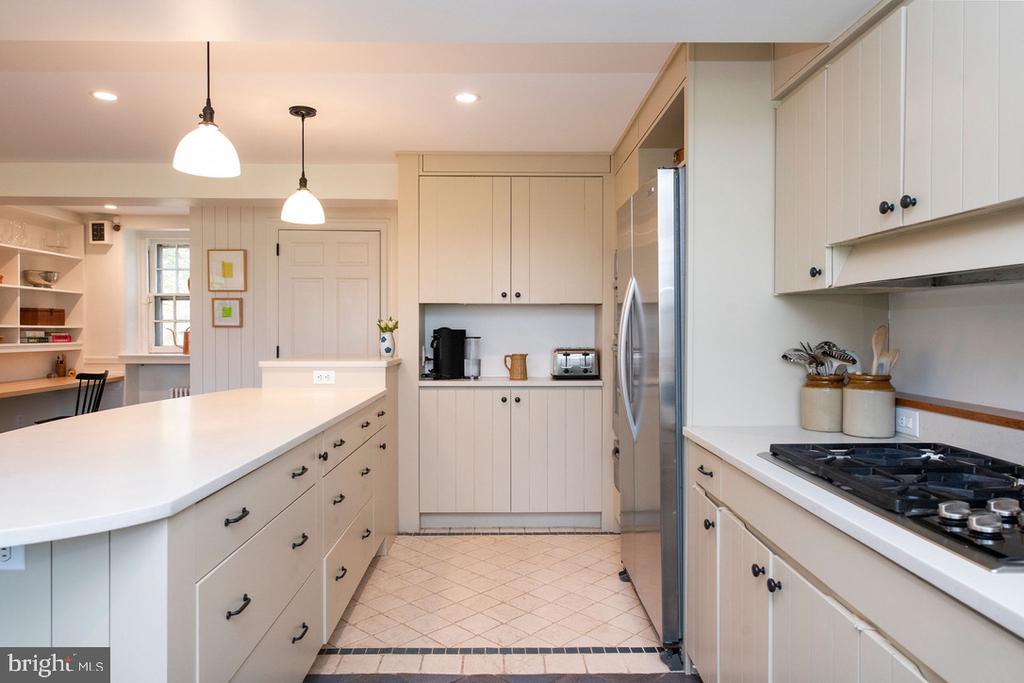 8830 TOWANDA STREET/ AKA 505 W.CHESTNUT HILL AVENUE