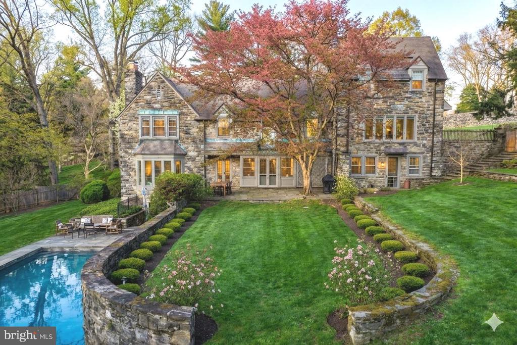 8830 TOWANDA STREET/ AKA 505 W.CHESTNUT HILL AVENUE