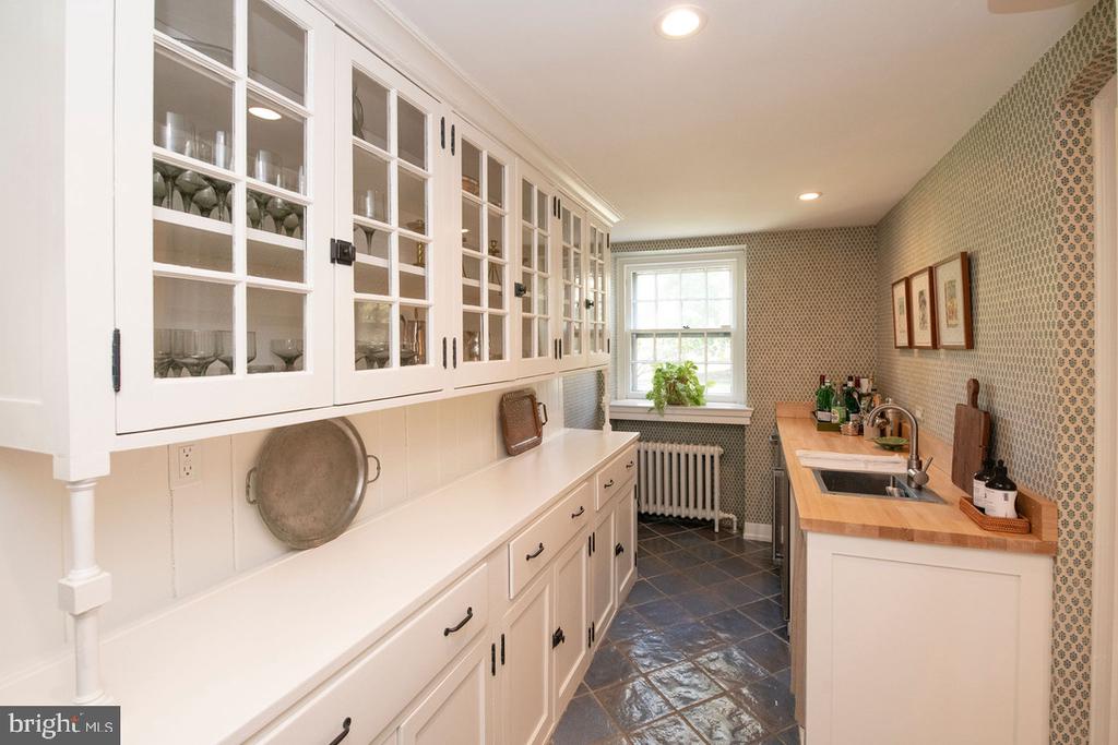 8830 TOWANDA STREET/ AKA 505 W.CHESTNUT HILL AVENUE