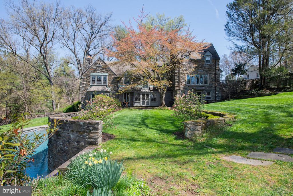 8830 TOWANDA STREET/ AKA 505 W.CHESTNUT HILL AVENUE