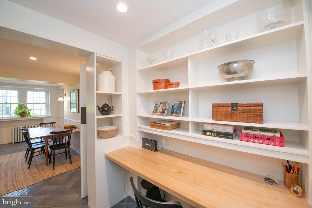 8830 TOWANDA STREET/ AKA 505 W.CHESTNUT HILL AVENUE