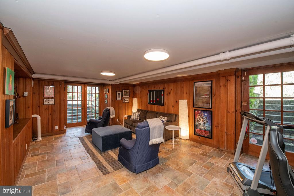 8830 TOWANDA STREET/ AKA 505 W.CHESTNUT HILL AVENUE