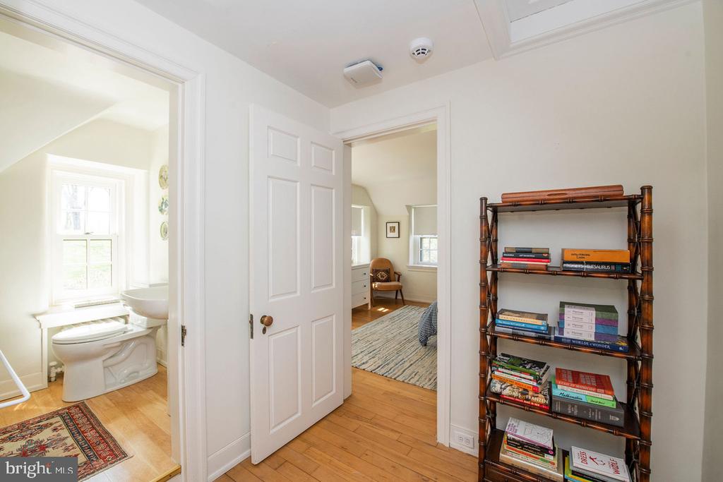 8830 TOWANDA STREET/ AKA 505 W.CHESTNUT HILL AVENUE