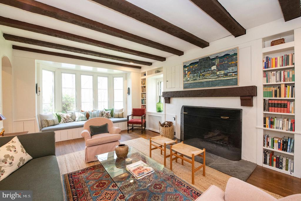 8830 TOWANDA STREET/ AKA 505 W.CHESTNUT HILL AVENUE