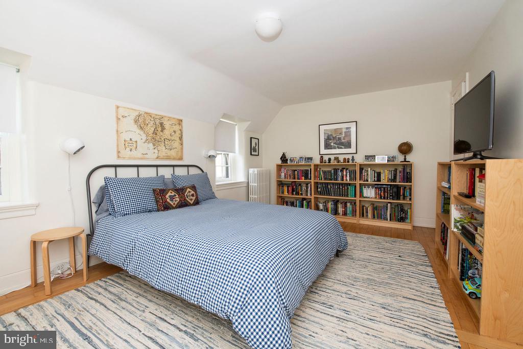 8830 TOWANDA STREET/ AKA 505 W.CHESTNUT HILL AVENUE