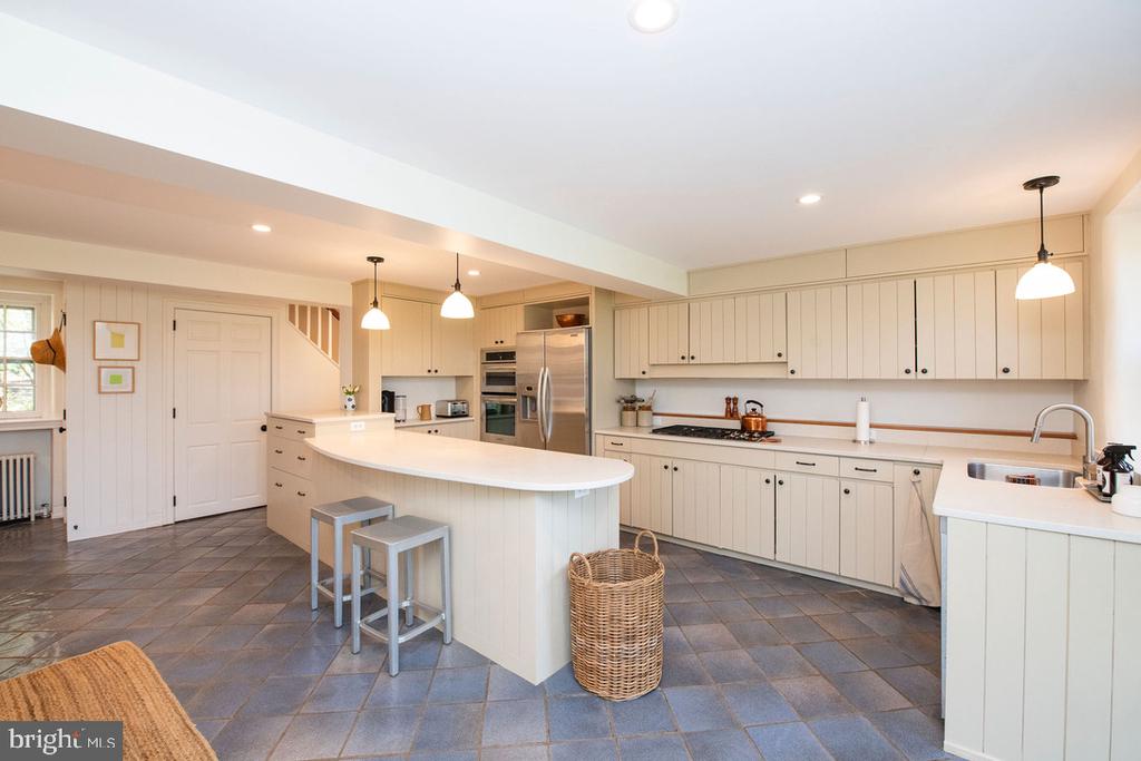 8830 TOWANDA STREET/ AKA 505 W.CHESTNUT HILL AVENUE