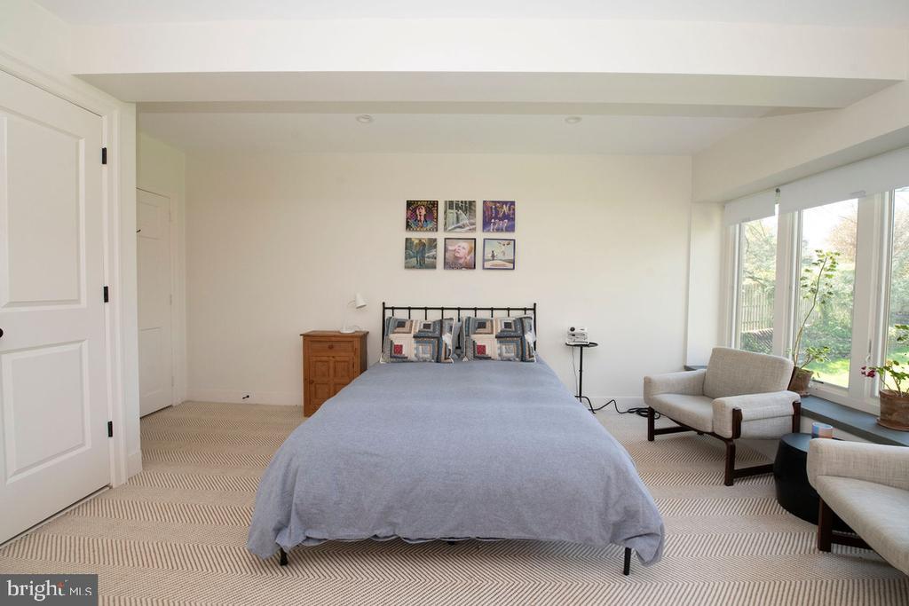 8830 TOWANDA STREET/ AKA 505 W.CHESTNUT HILL AVENUE