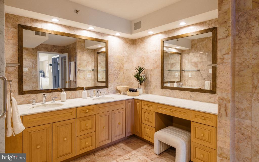 2018-32 WALNUT STREET Unit: 16GH