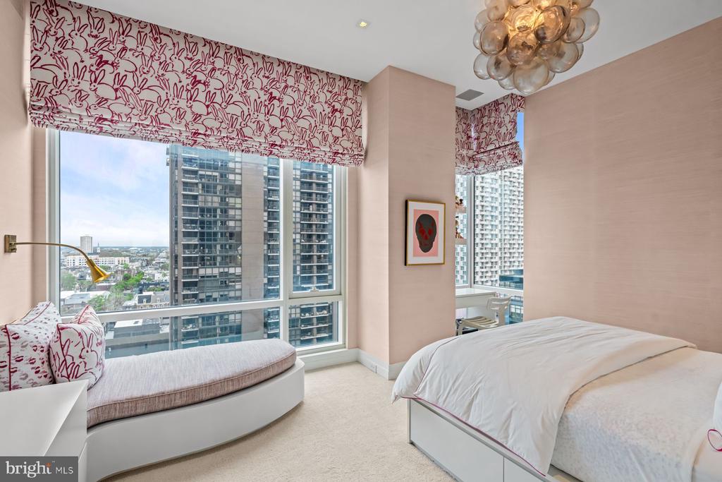 500 WALNUT STREET Unit: 1300