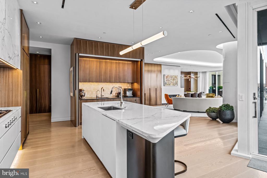 500 WALNUT STREET Unit: 1300