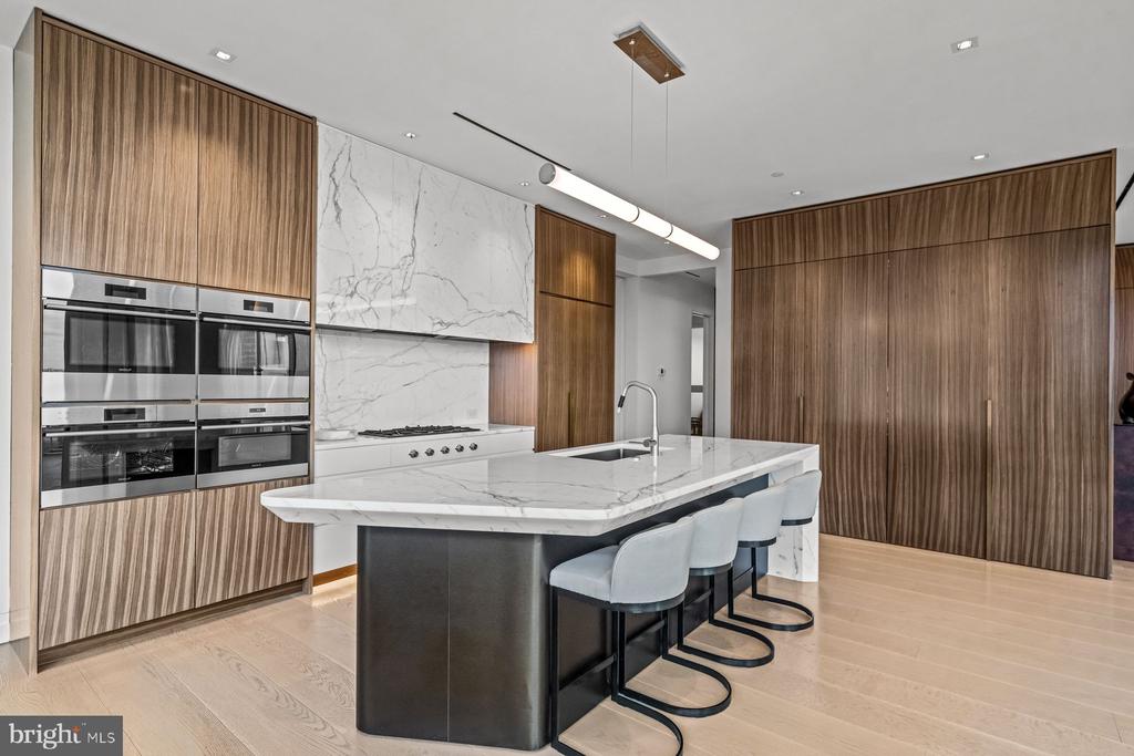 500 WALNUT STREET Unit: 1300