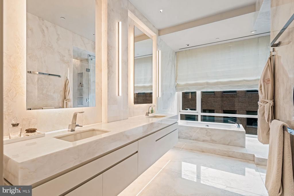 500 WALNUT STREET Unit: 1300