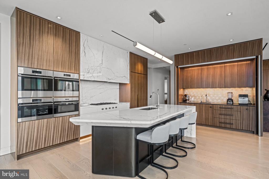 500 WALNUT STREET Unit: 1300
