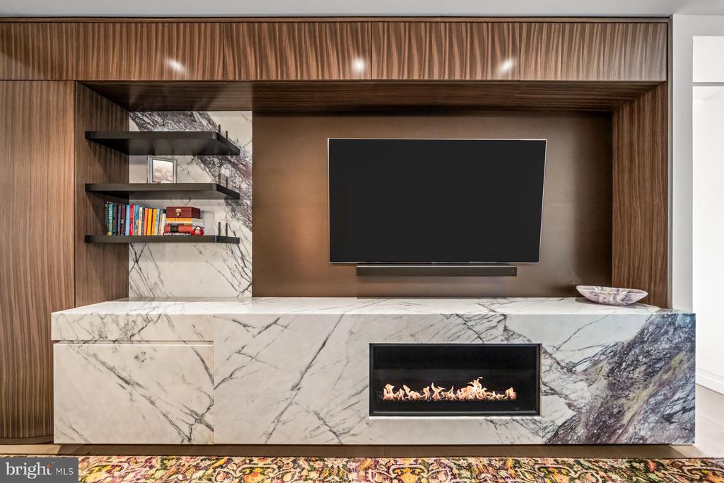500 WALNUT STREET Unit: 1300