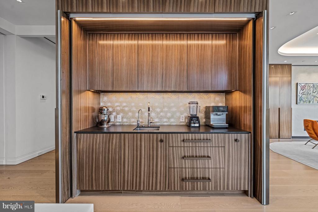 500 WALNUT STREET Unit: 1300
