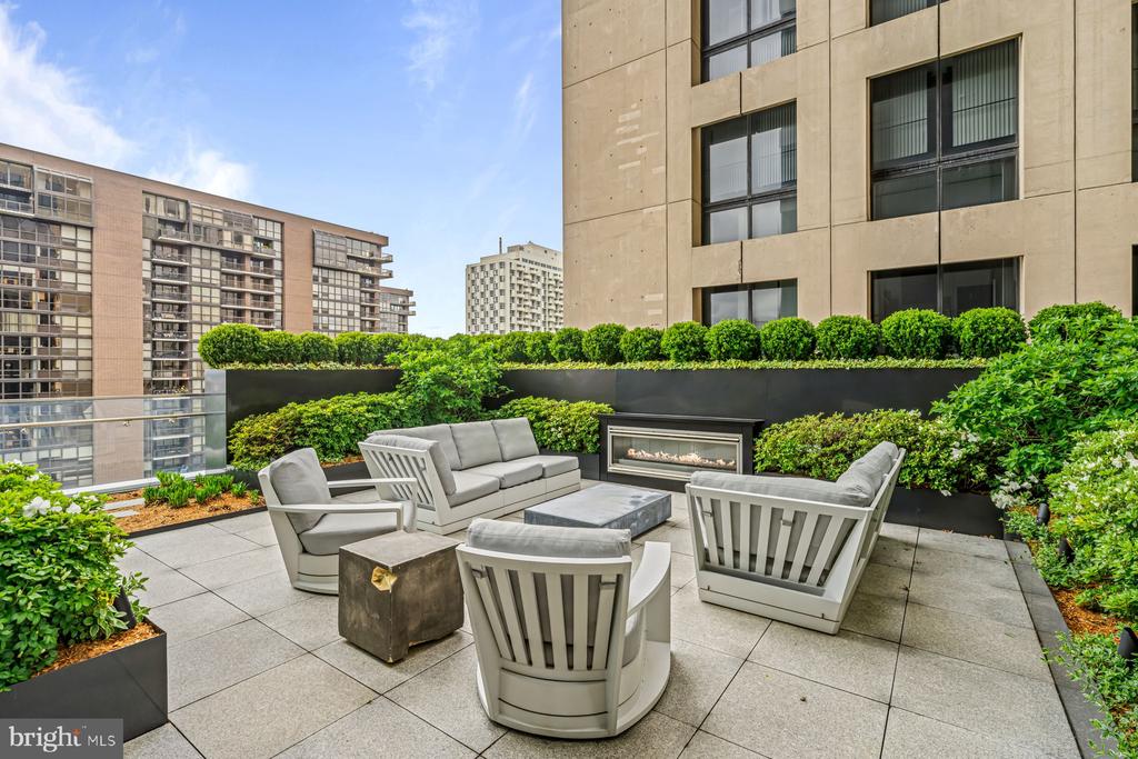 500 WALNUT STREET Unit: 1300
