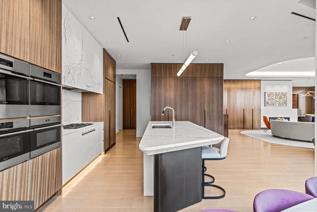 500 WALNUT STREET Unit: 1300