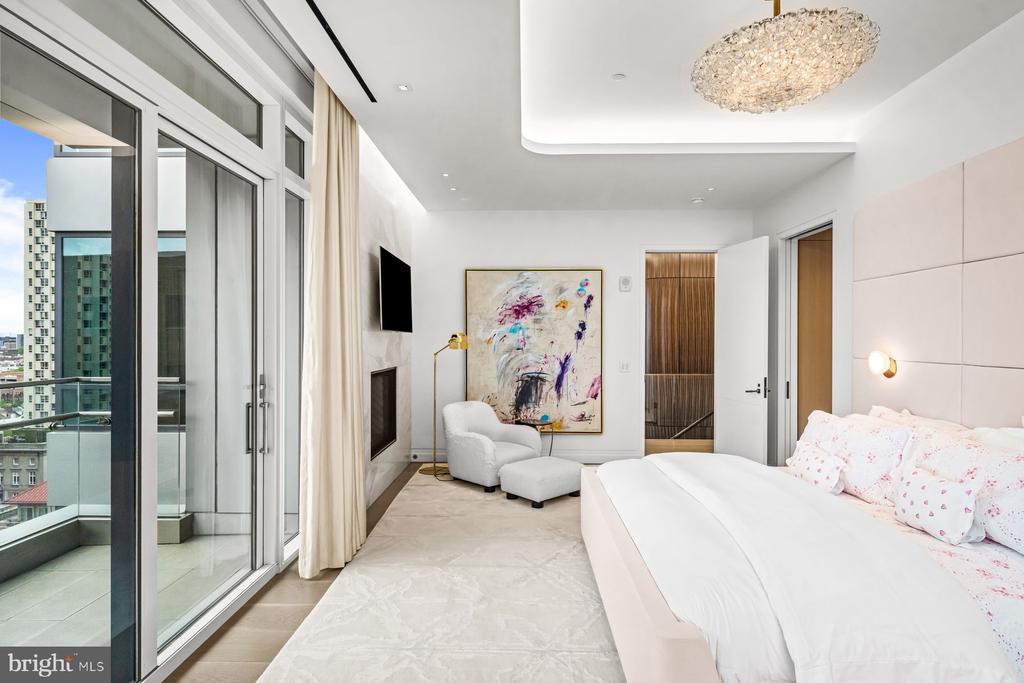 500 WALNUT STREET Unit: 1300