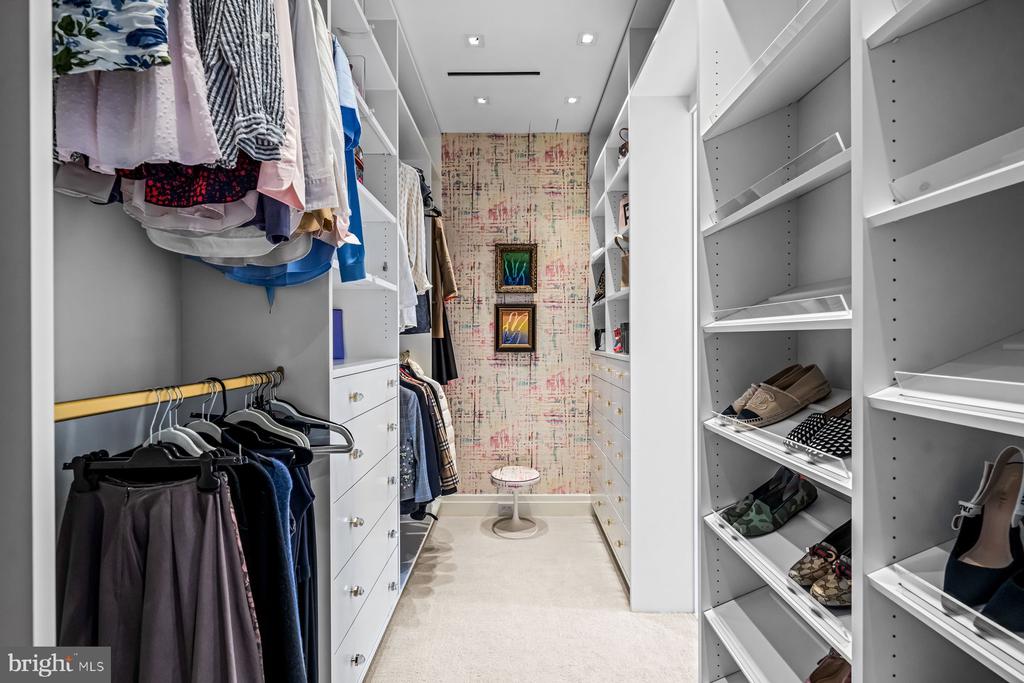 500 WALNUT STREET Unit: 1300
