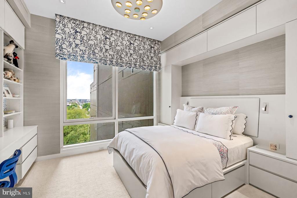 500 WALNUT STREET Unit: 1300