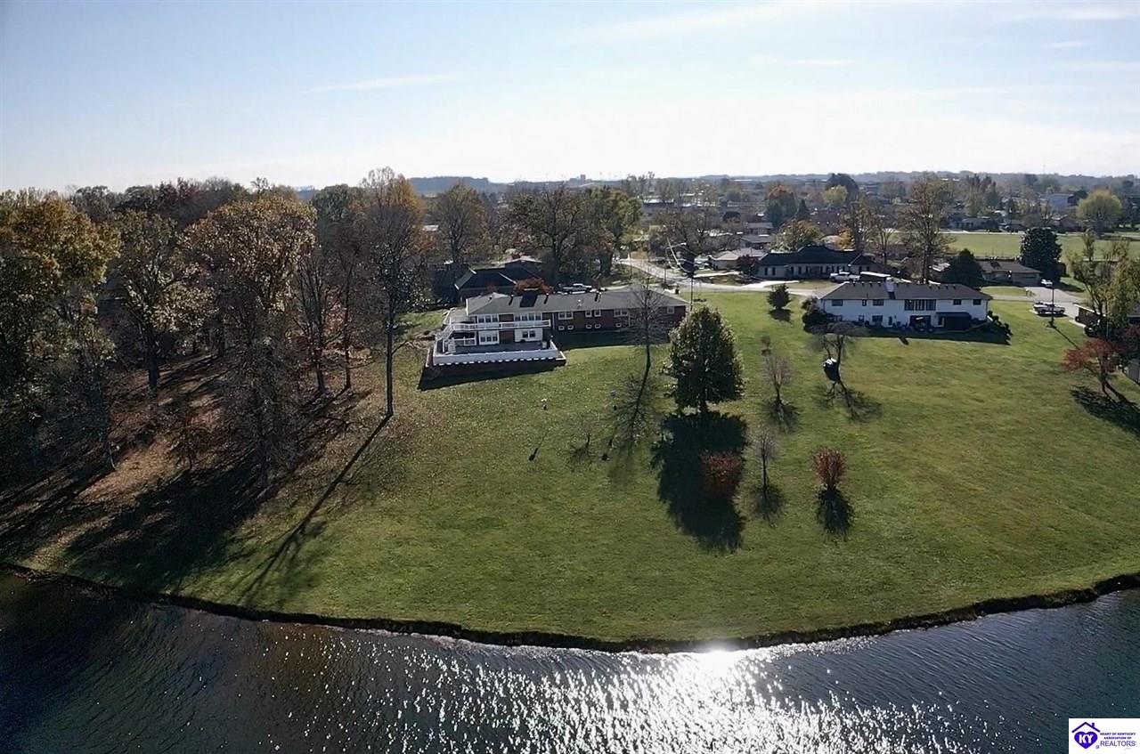 411 Lakeview Drive