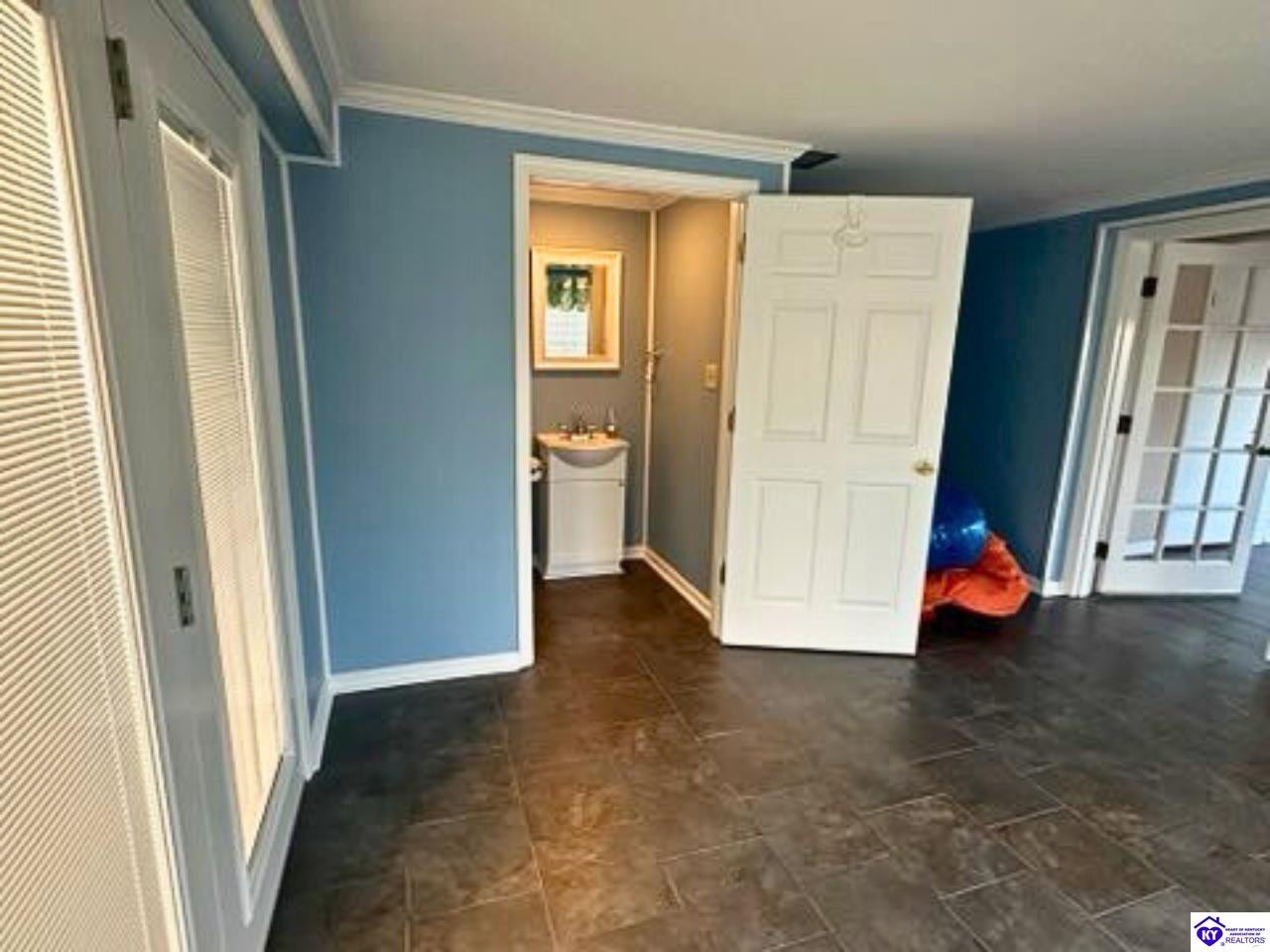 411 Lakeview Drive