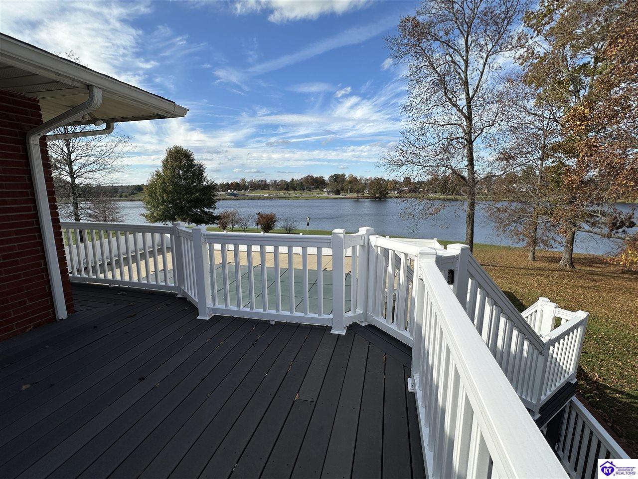 411 Lakeview Drive