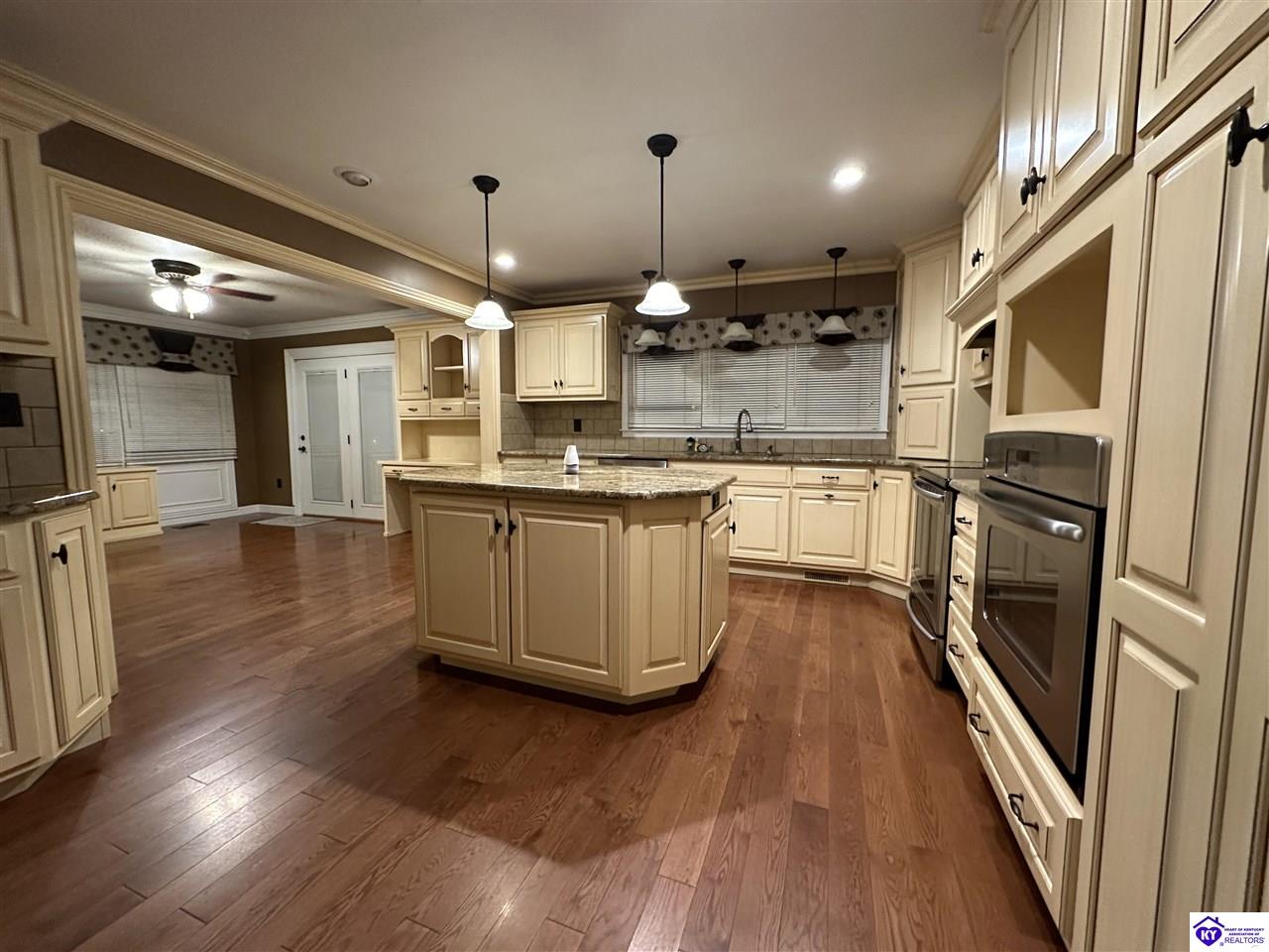 411 Lakeview Drive