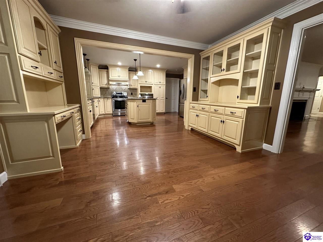 411 Lakeview Drive