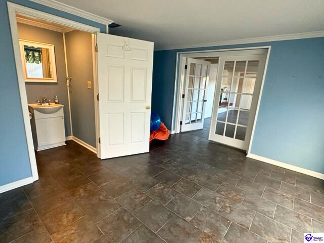411 Lakeview Drive