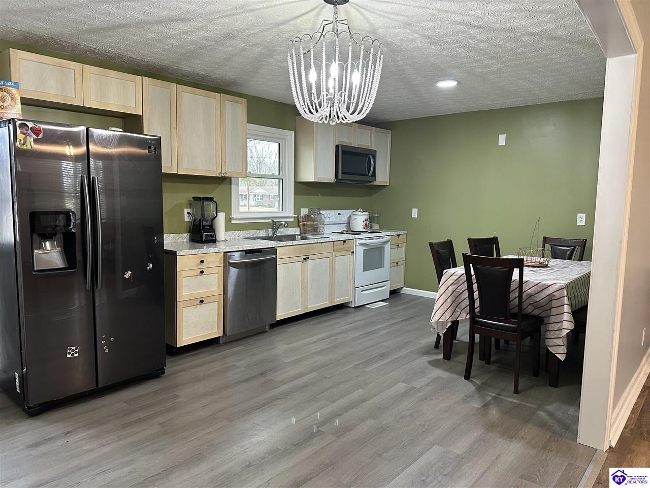 16 White Pine Circle