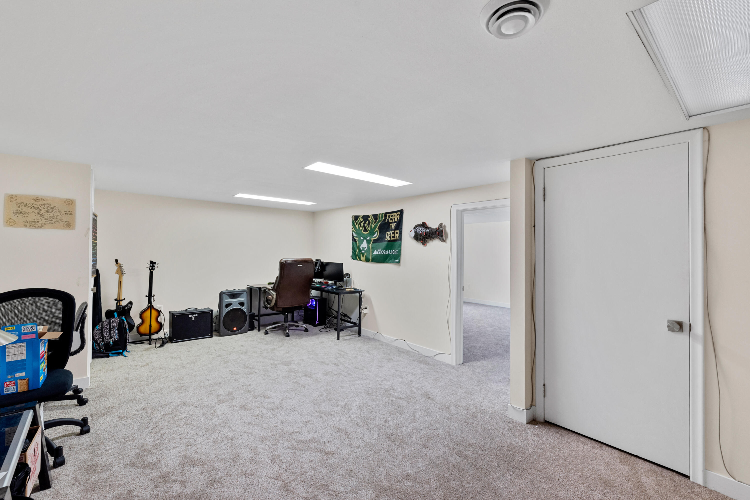 8317 N Poplar Dr