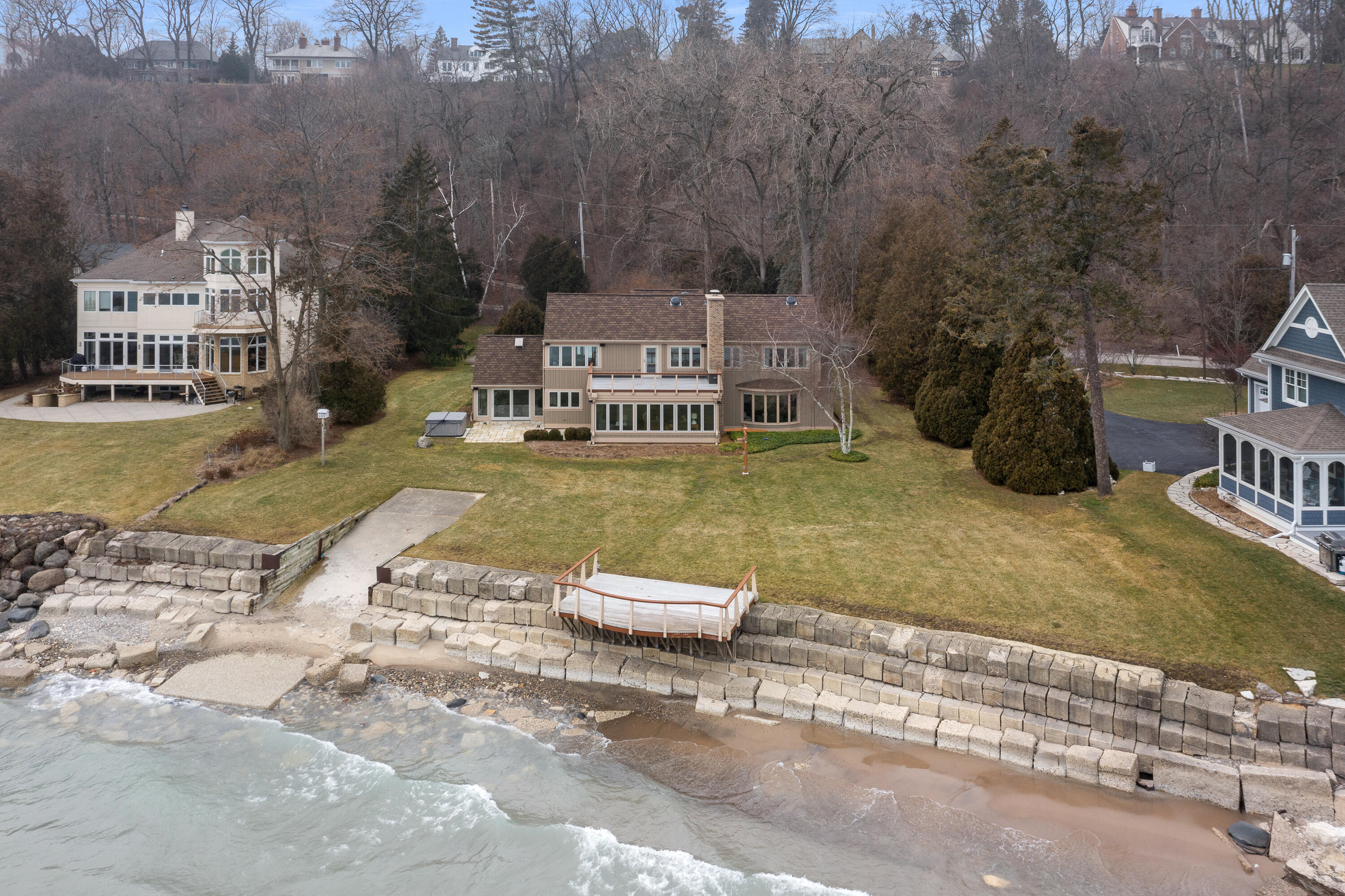 7124 N Beach Dr