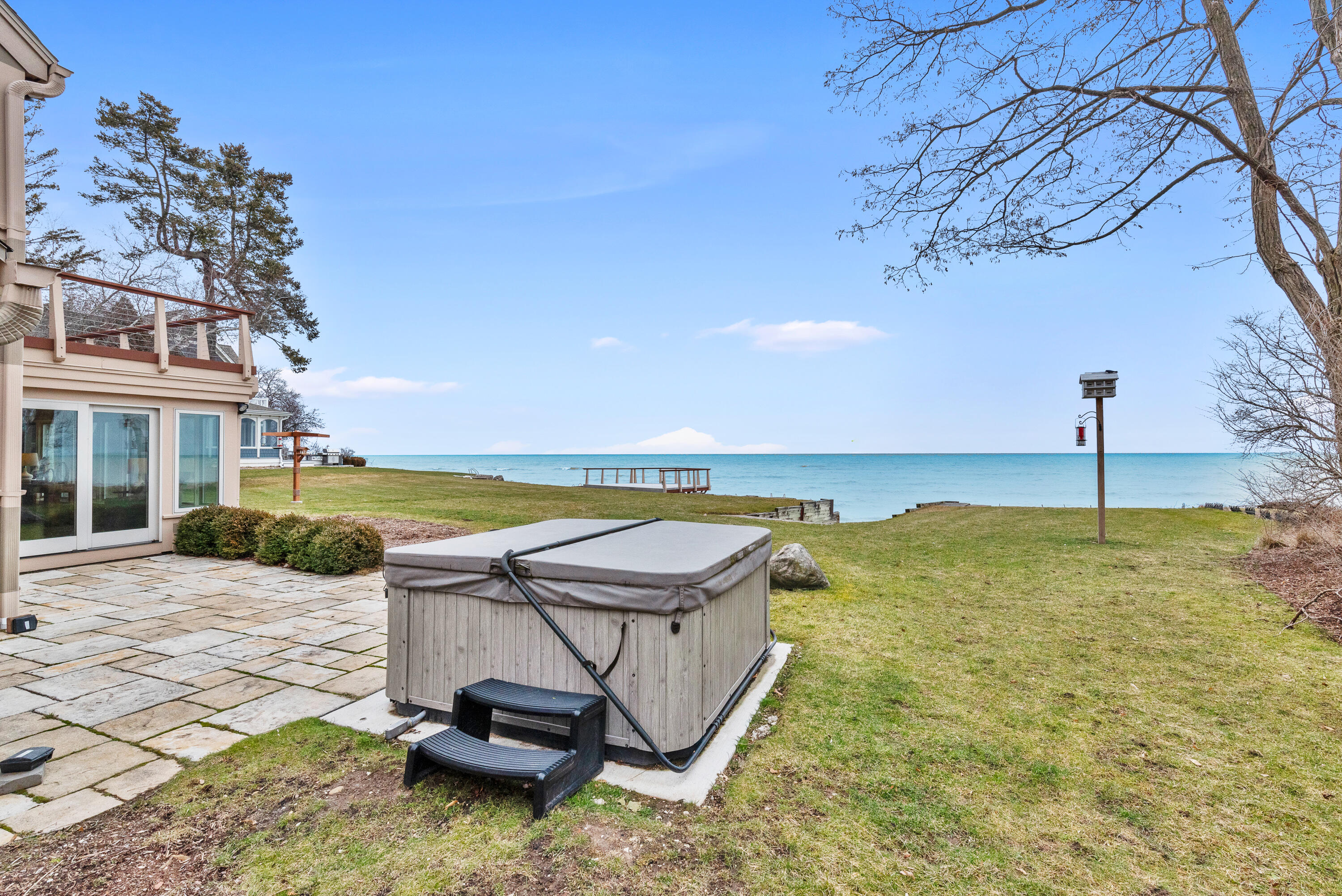 7124 N Beach Dr