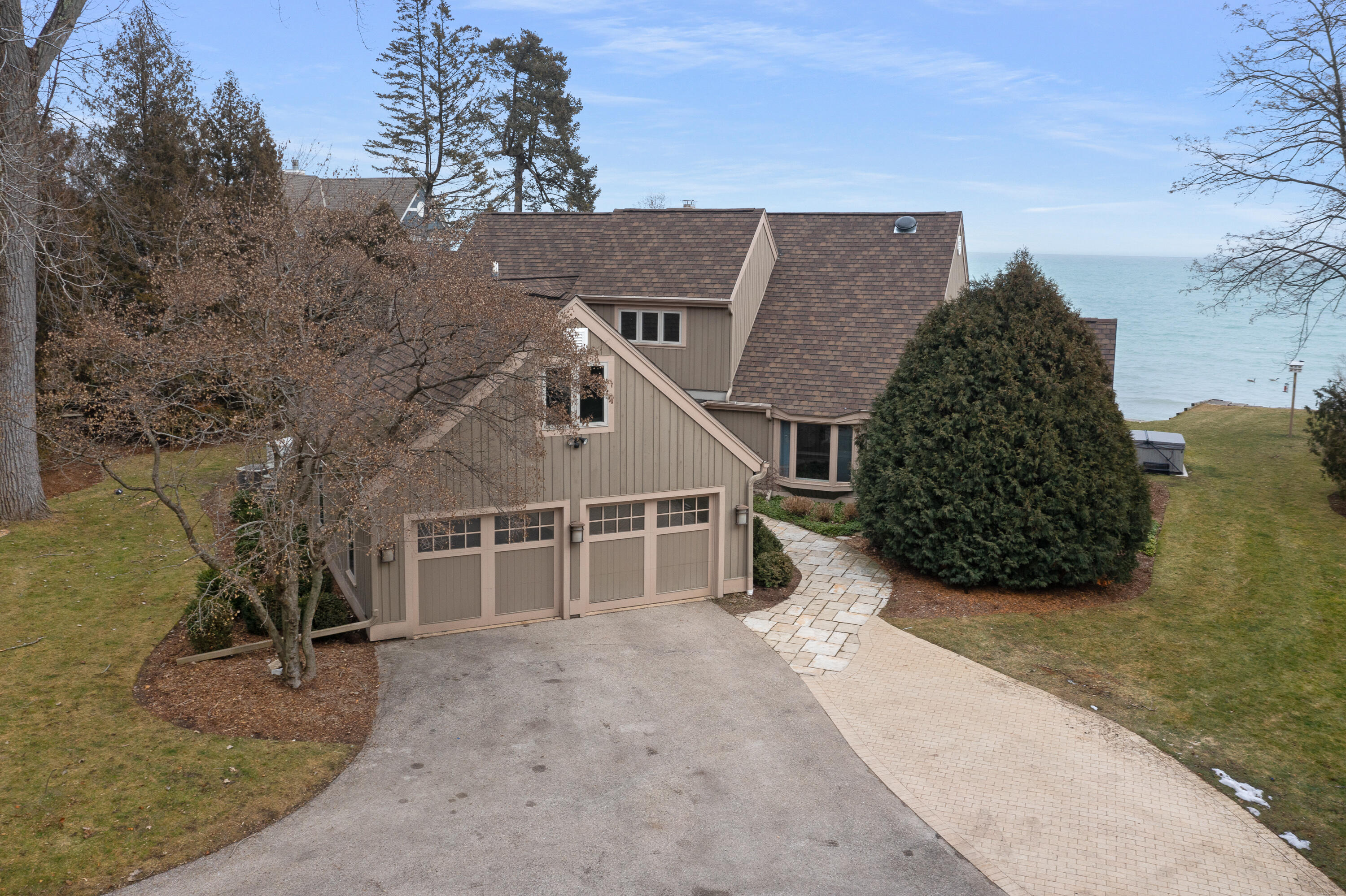 7124 N Beach Dr