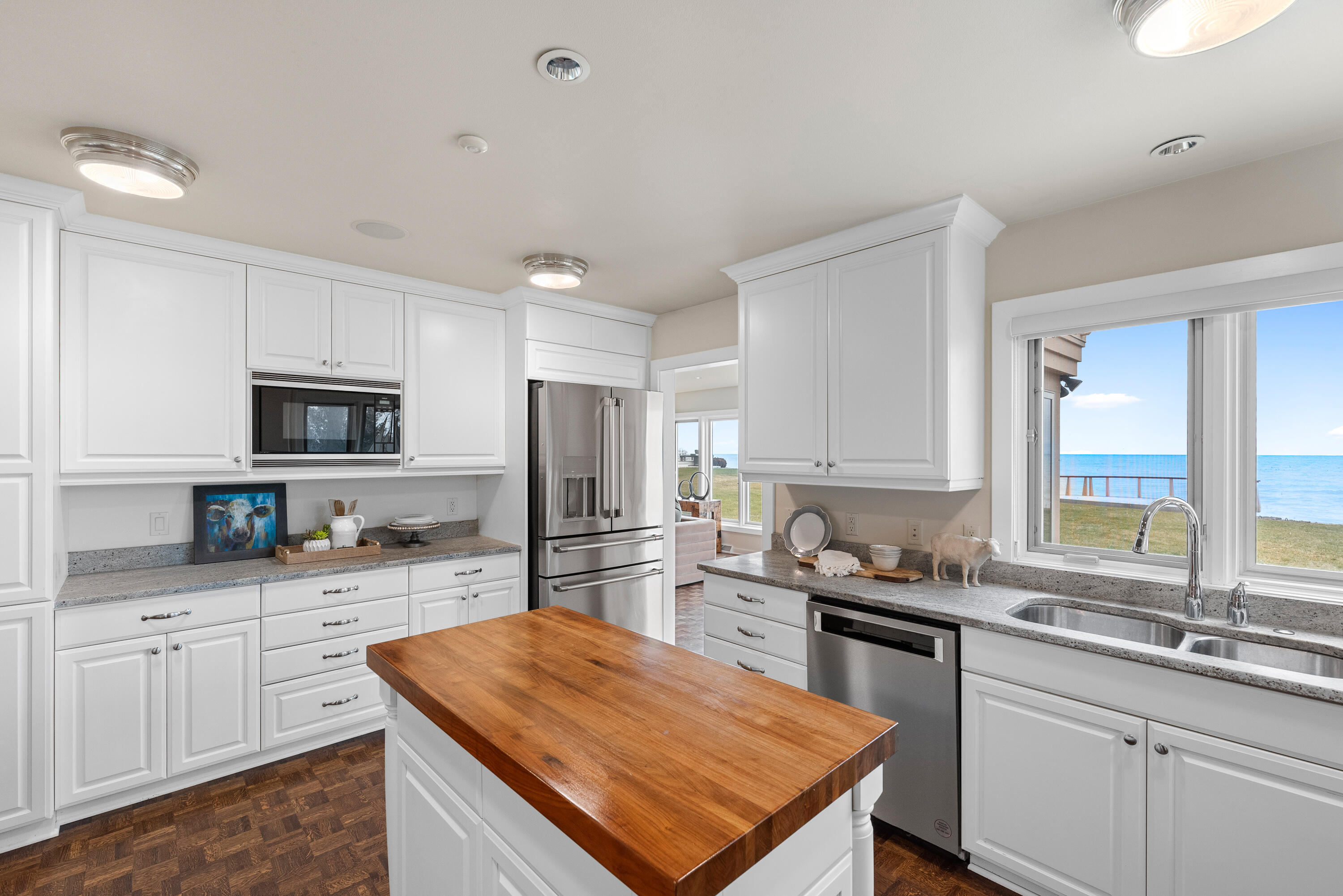 7124 N Beach Dr