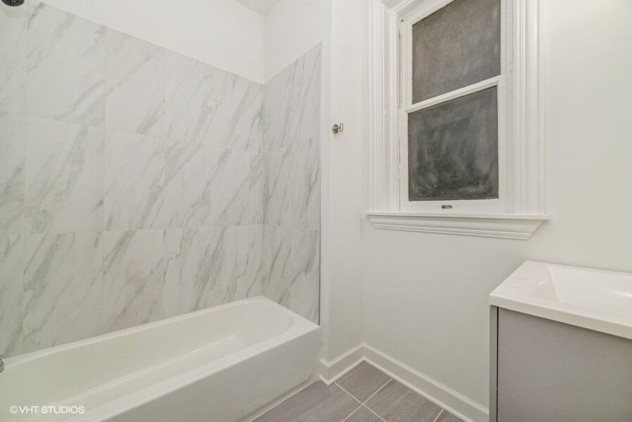 2813 E Belleview Pl 5