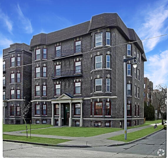 2803 E Belleview Pl 8