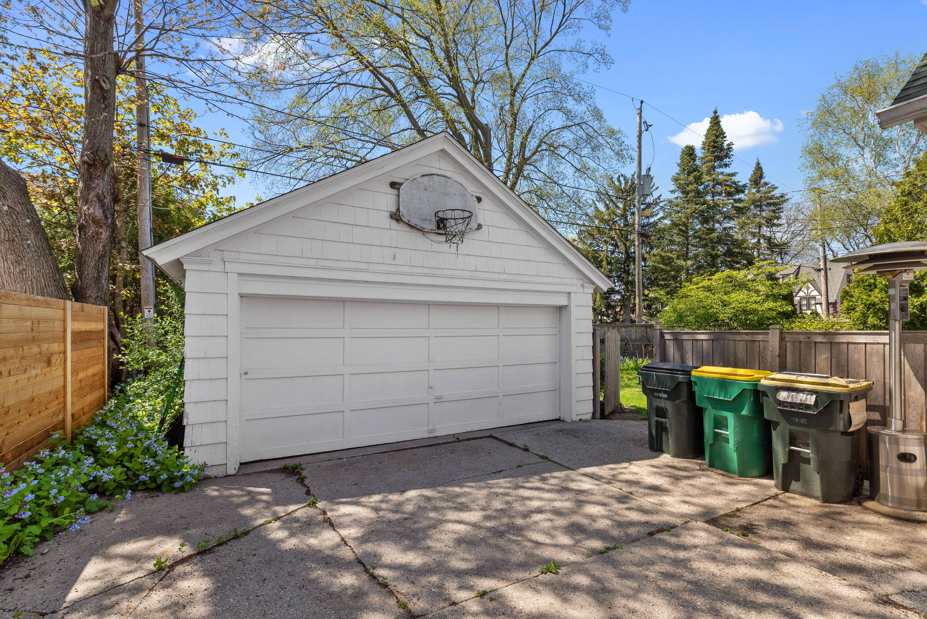 4477 N Prospect Ave